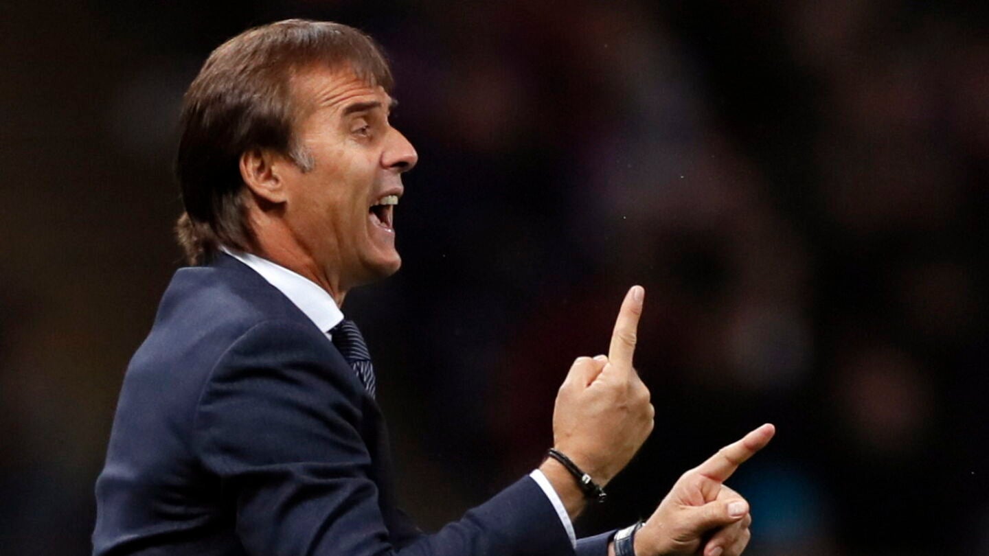 Lopetegui da indicaciones en banda