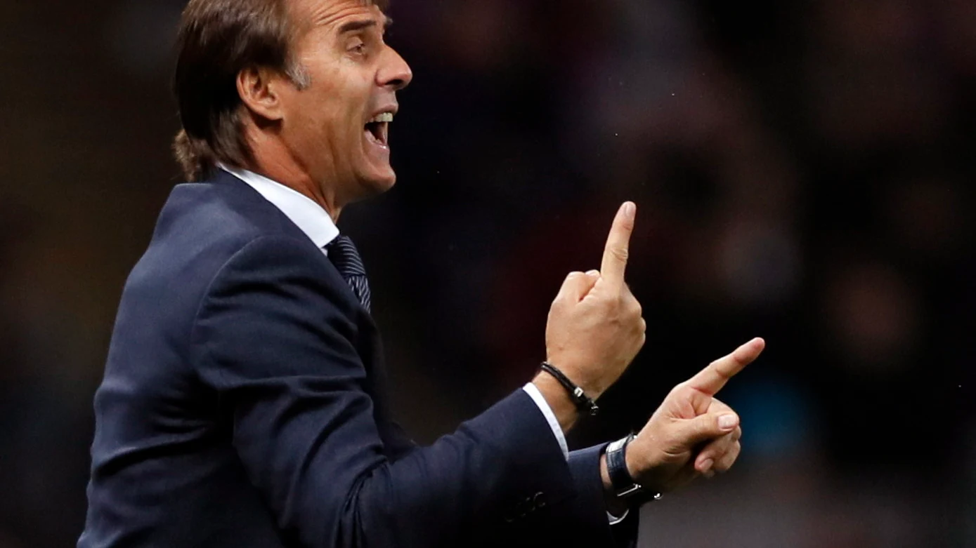 Lopetegui da indicaciones en banda