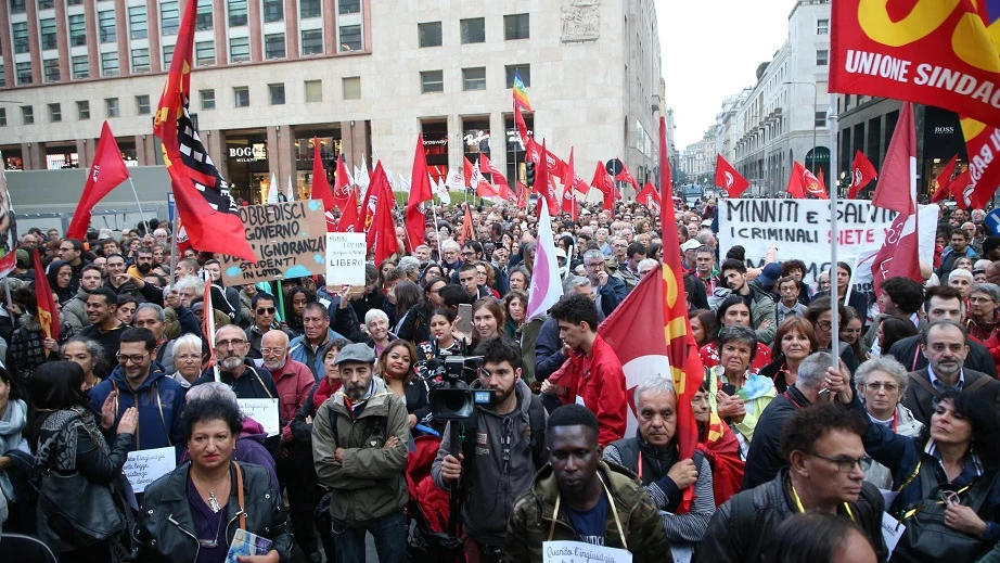 Manifestación en Riace en apoyo a Domenico Lucano