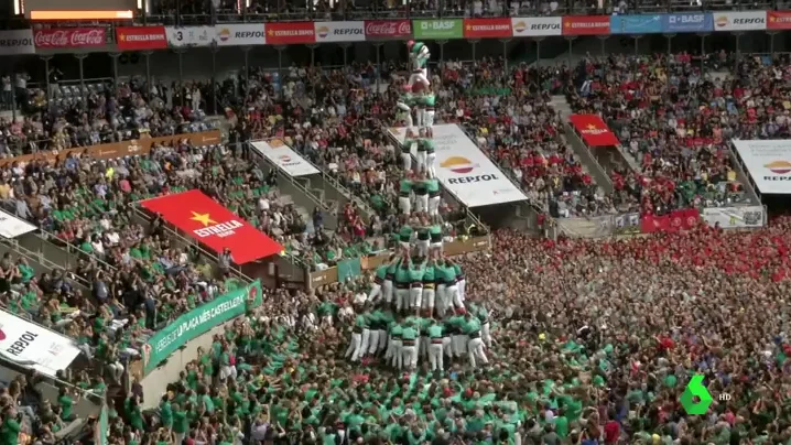 Torres humanas de hasta nueve pisos en el mayor campeonato de Castells del mundo