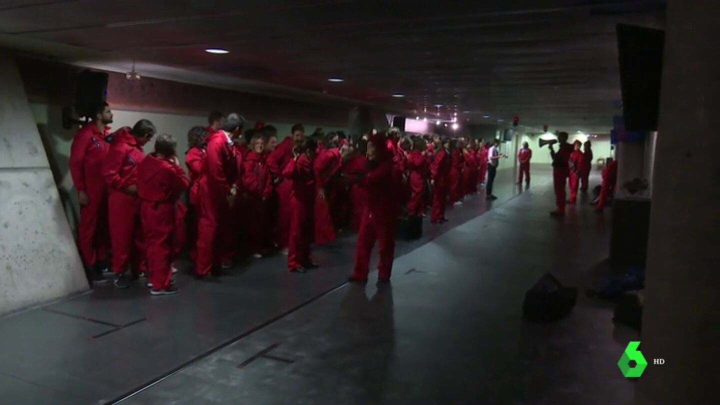 M&aacute;scaras, monos rojos y armas de fuego: as&iacute; es el impresionante escape room de la serie 'La casa de papel'
