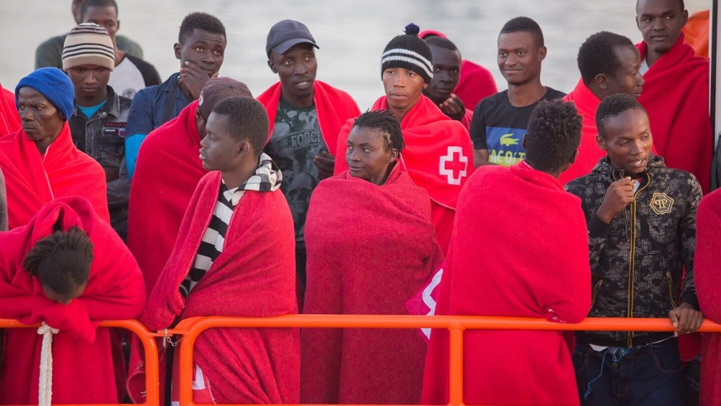 Imagen de migrantes rescatados por Salvamento Mar&iacute;timo