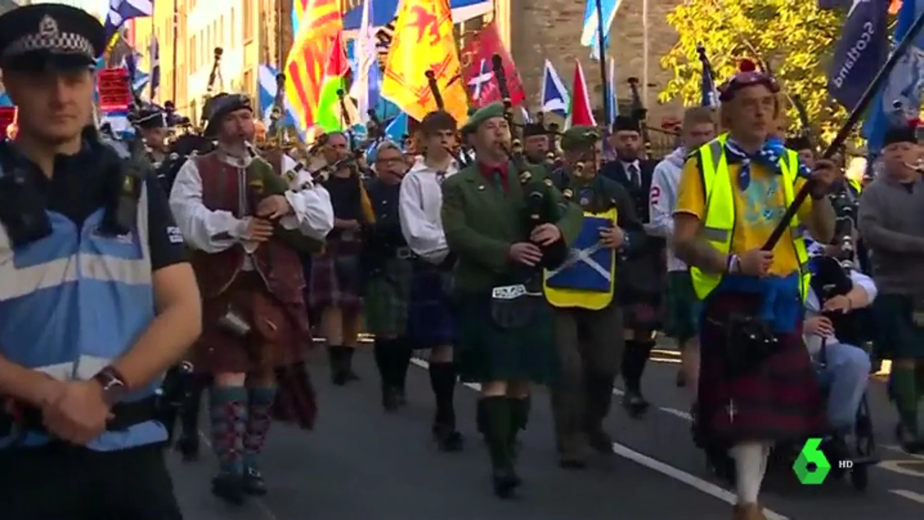 Los escoceses piden la independencia de Reino Unido en una mulitudinaria marcha en Edimburgo