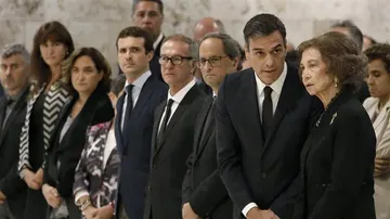 Sánchez, Torra, la reina Sofía, José Guirao, Pablo Casado y Ada Colau en el funeral
