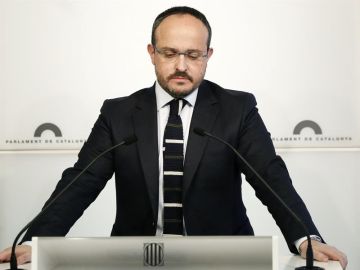 El diputado del PPC, Alejandro Fernández, durante una rueda de prensa El diputado del PPC, Alejandro Fernández, durante una rueda de prensa