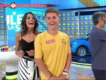 Un joven confiesa en directo que tiene dos novias: "Sara y María, espero que no lo veáis, sino estoy acabado" Un joven confiesa en directo que tiene dos novias: "Sara y María, espero que no lo veáis, sino estoy acabado"
