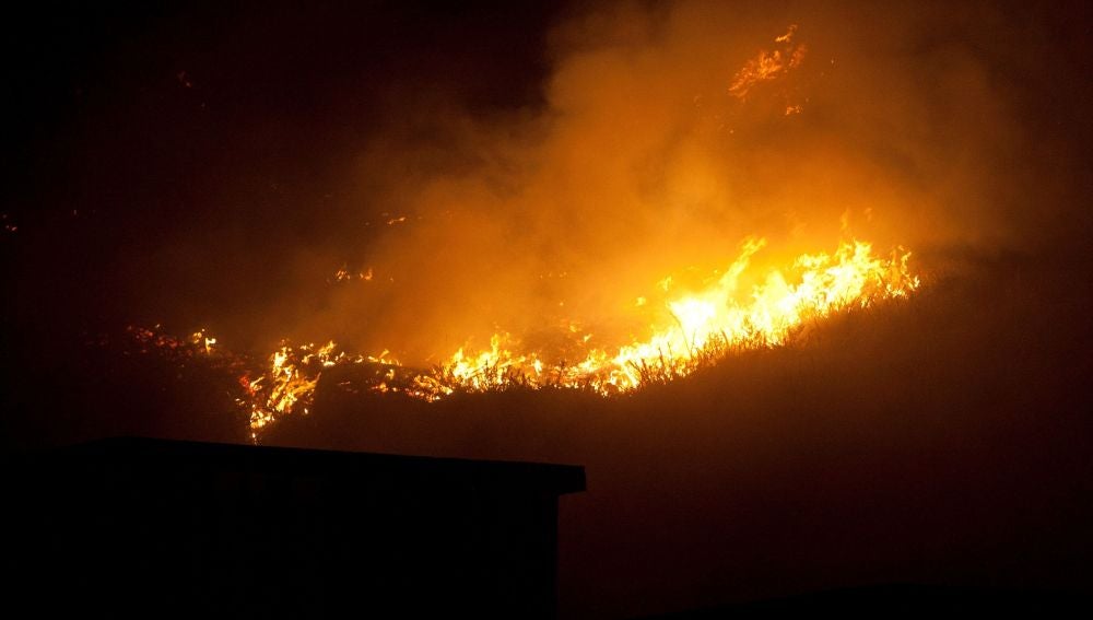 El incendio forestal de Mondariz ha quemado ya 120 hectáreas