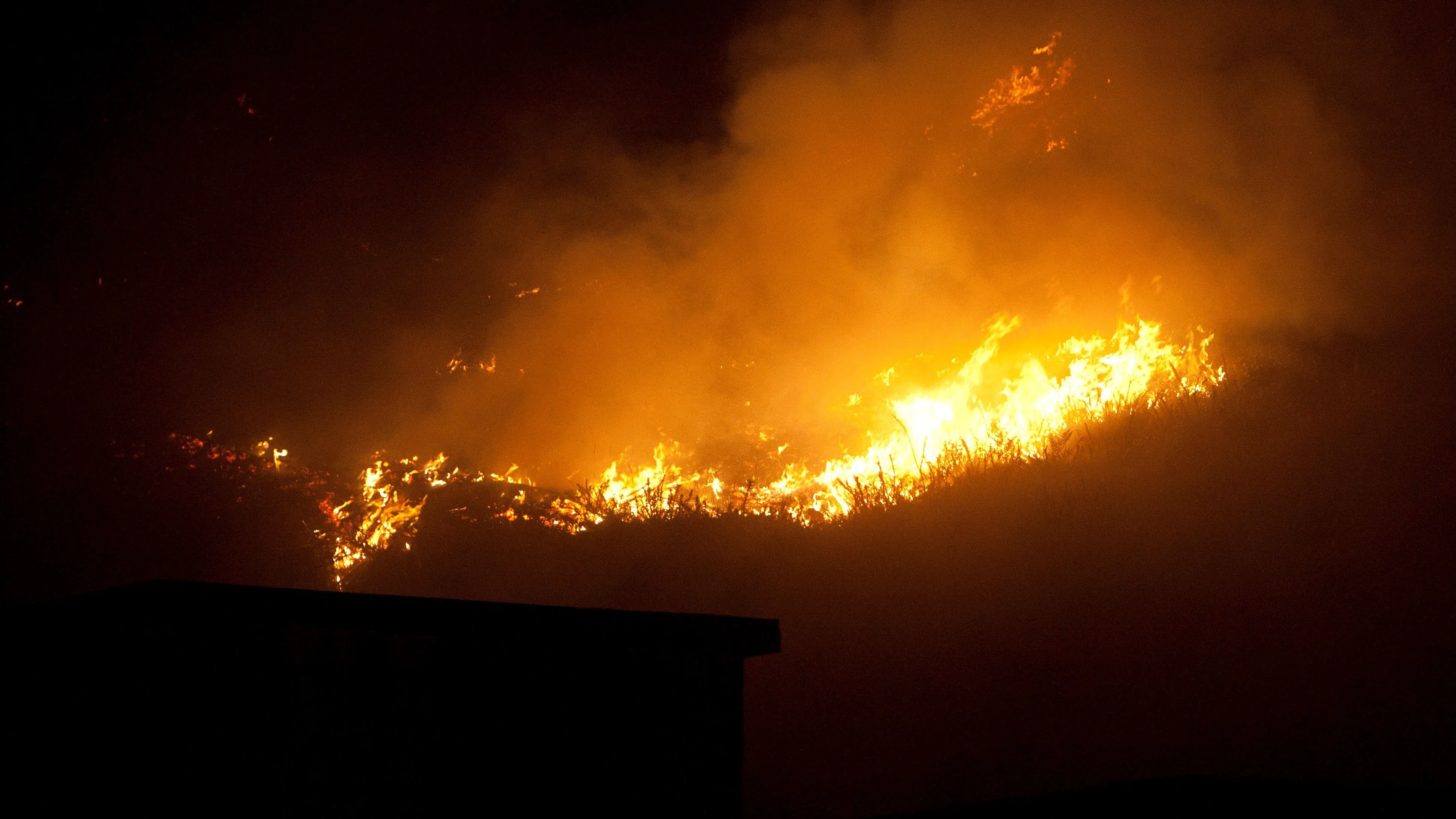 El incendio forestal de Mondariz ha quemado ya 120 hectáreas