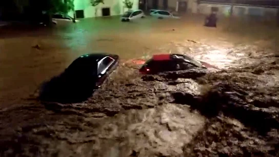 Coches flotando y volando en las riadas de Mallorca Coches flotando y volando en las riadas de Mallorca