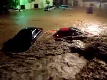 Coches flotando y volando en las riadas de Mallorca