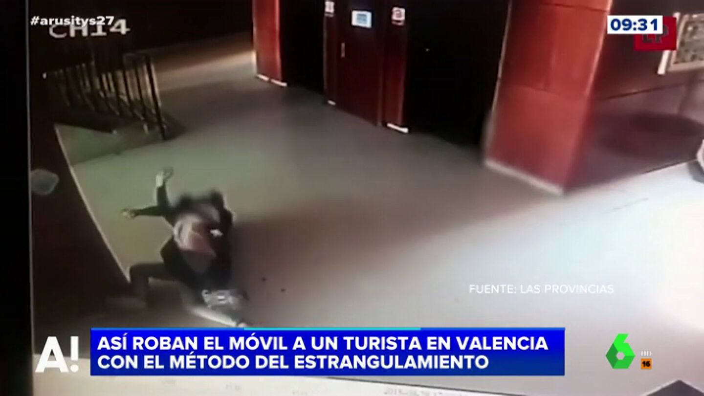 El violento robo de un m&oacute;vil a un turista en Valencia