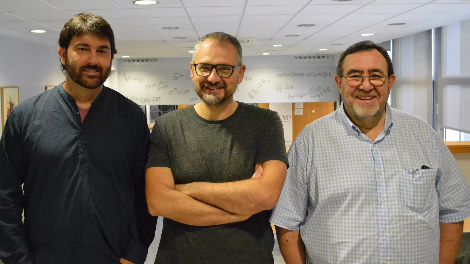 De izquierda a derecha, Josep Sardanyès, Álvaro Corral y Lluís Alsedà.