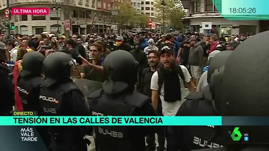 Manifestantes amenazan a la prensa en Valencia Manifestantes amenazan a la prensa en Valencia