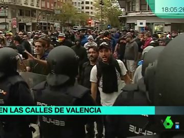 Manifestantes amenazan a la prensa en Valencia