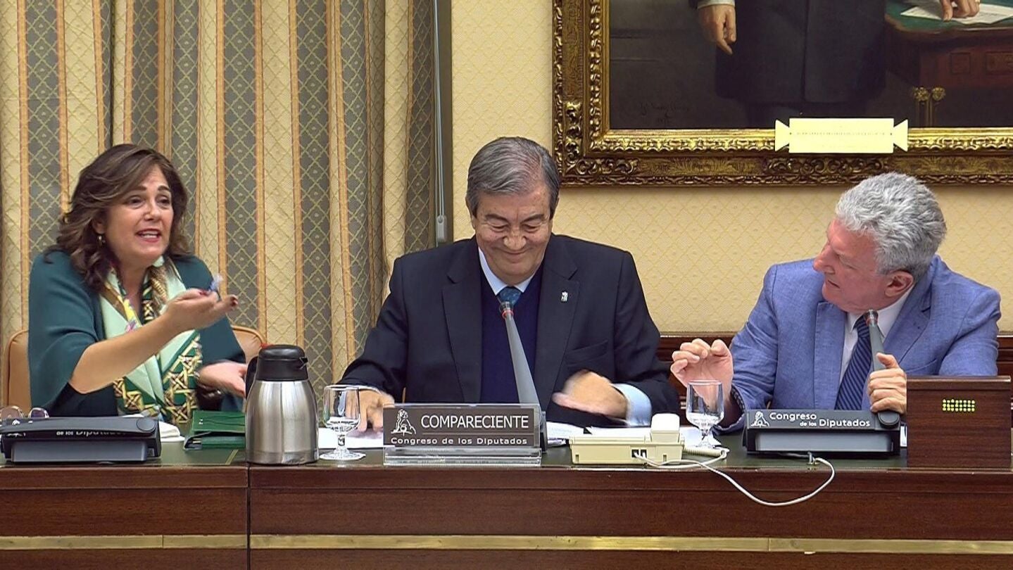 El exsecretario general del PP Francisco &Aacute;lvarez Cascos, durante su comparecencia ante la Comisi&oacute;n de Investigaci&oacute;n 