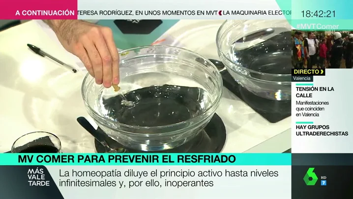 Luis Alberto Zamora demuestra con un experimento la falta de eficacia de la homeopatía