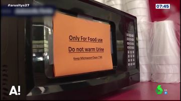 'Prohibido calentar orina': el surrealista cartel que se ha visto obligado a poner una gasolinera en su microondas