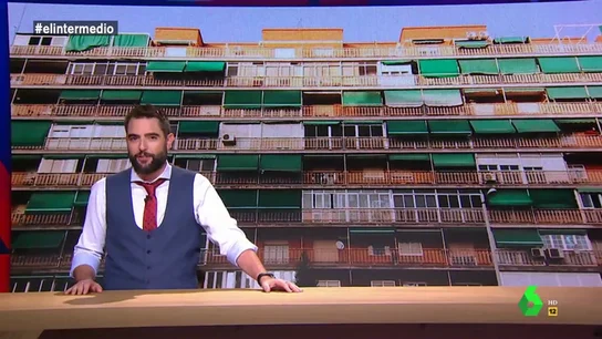 Dani Mato analiza la "España de los balcones": "Bicis oxidadas, bombonas, toldos verdes...Debemos sentirnos orgullosos de vivir en un país pluribalconal" Dani Mato analiza la "España de los balcones": "Bicis oxidadas, bombonas, toldos verdes...Debemos sentirnos orgullosos de vivir en un país pluribalconal"
