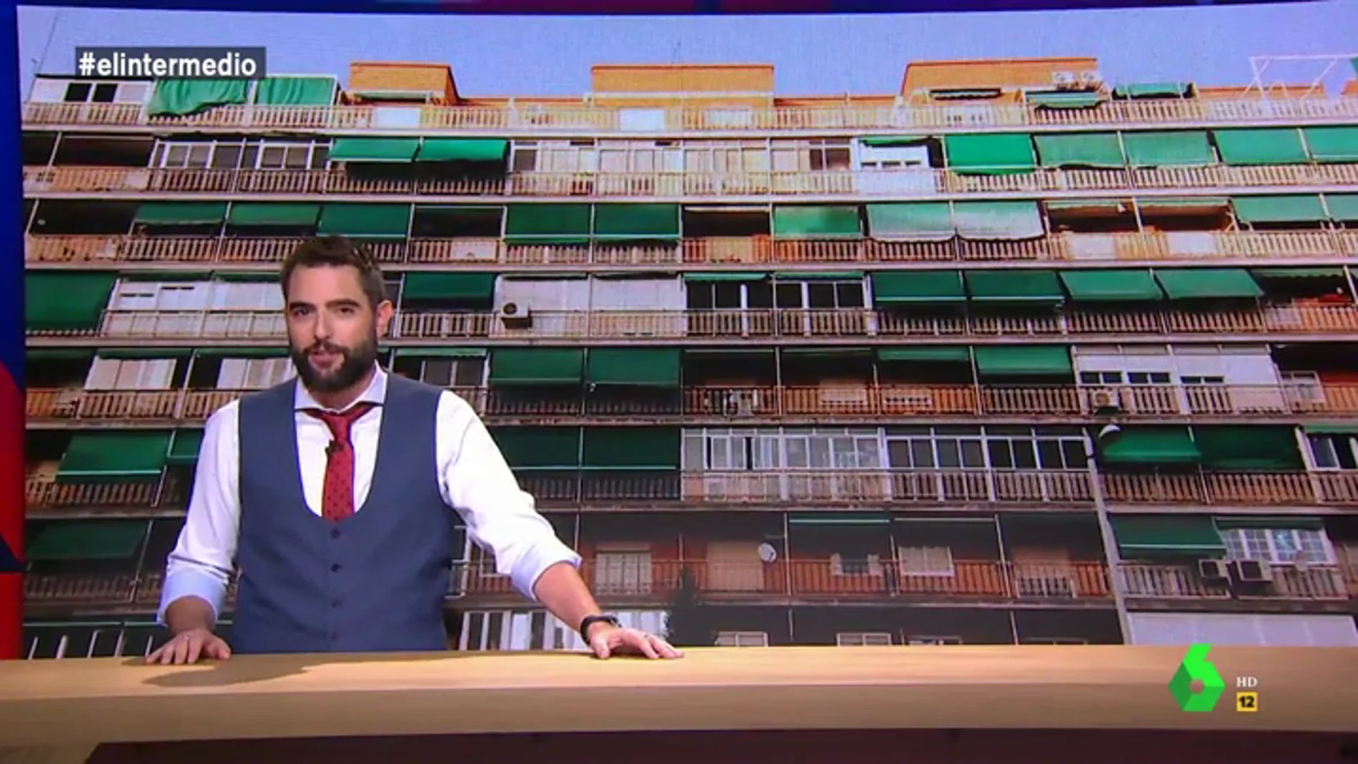 Dani Mato analiza la "España de los balcones": "Bicis oxidadas, bombonas, toldos verdes...Debemos sentirnos orgullosos de vivir en un país pluribalconal"