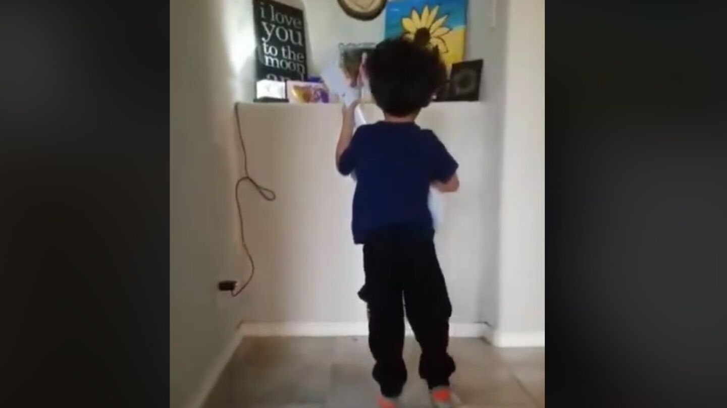 Un ni&ntilde;o le dedica una canci&oacute;n de Coco a su hermana fallecida