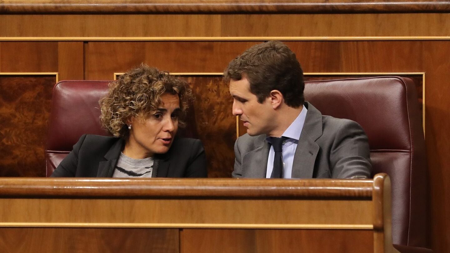 Pablo Casado y Dolors Montserrat en el Congreso de los Diputados