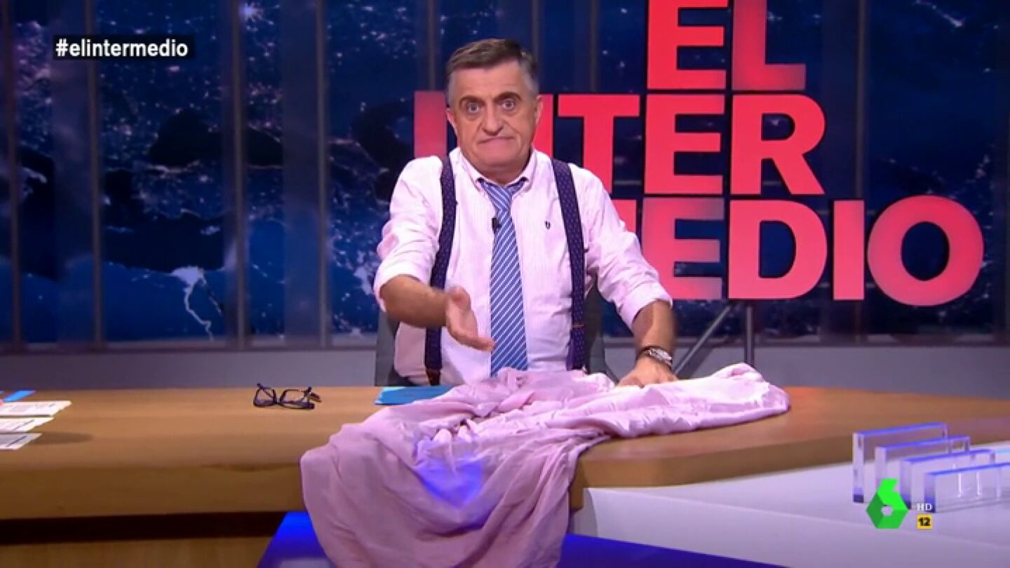 Wyoming se suma a la campa&ntilde;a de Casado para colgar la bandera: "Ya tengo modelito para el desfile, este a&ntilde;o no se me resisten los de la legi&oacute;n"
