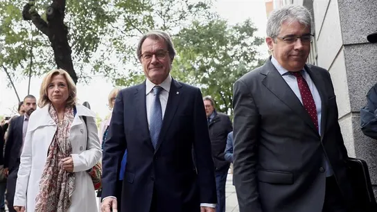 Artur Mas, Francesc Homs y Joana Ortega a su llegada al Tribunal de Cuentas Artur Mas, Francesc Homs y Joana Ortega a su llegada al Tribunal de Cuentas
