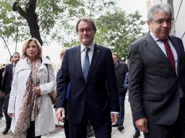 Artur Mas, Francesc Homs y Joana Ortega a su llegada al Tribunal de Cuentas Artur Mas, Francesc Homs y Joana Ortega a su llegada al Tribunal de Cuentas