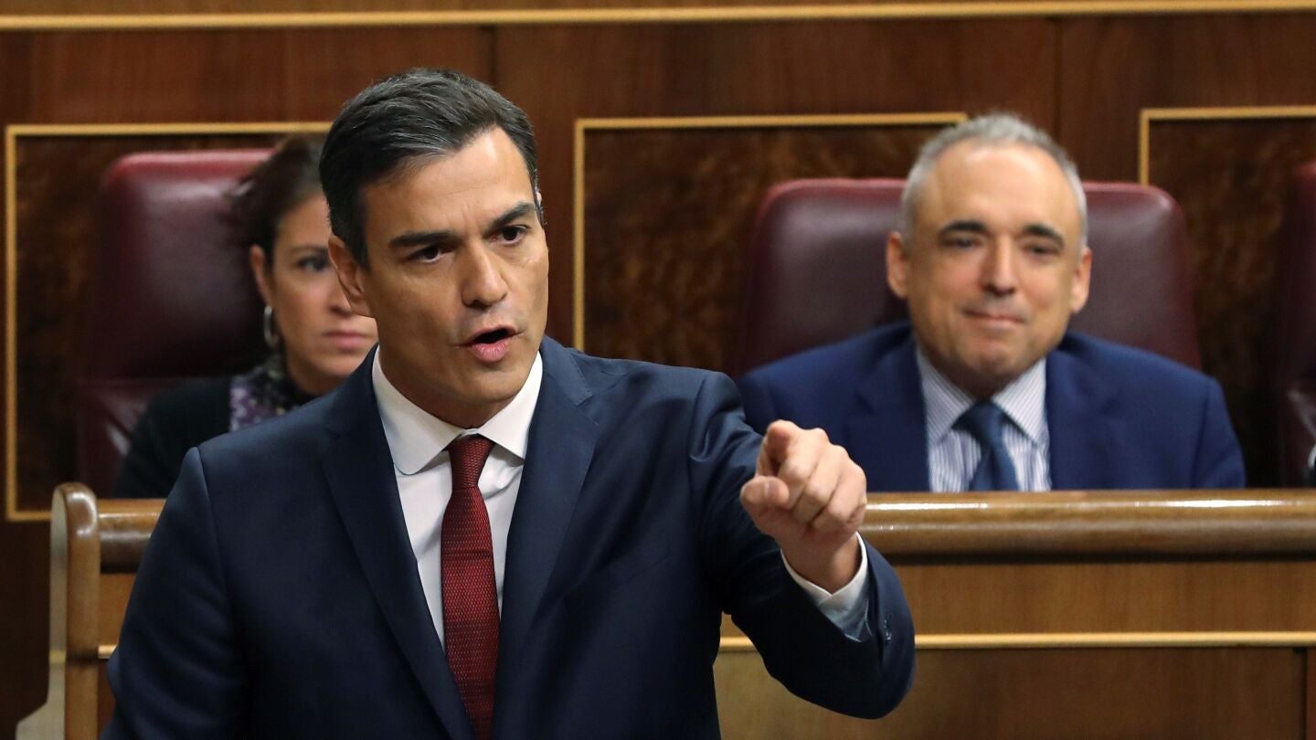 El presidente del gobierno Pedro S&aacute;nchez, contesta una interpelaci&oacute;n en la sesi&oacute;n de control del Congreso de los diputados