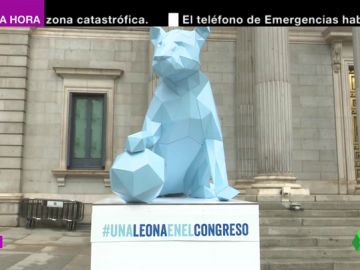 Una leona de papel custodiando la puerta del Congreso: la iniciativa de Plan Internacional para reivindicar el derecho de las niñas Una leona de papel custodiando la puerta del Congreso: la iniciativa de Plan Internacional para reivindicar el derecho de las niñas