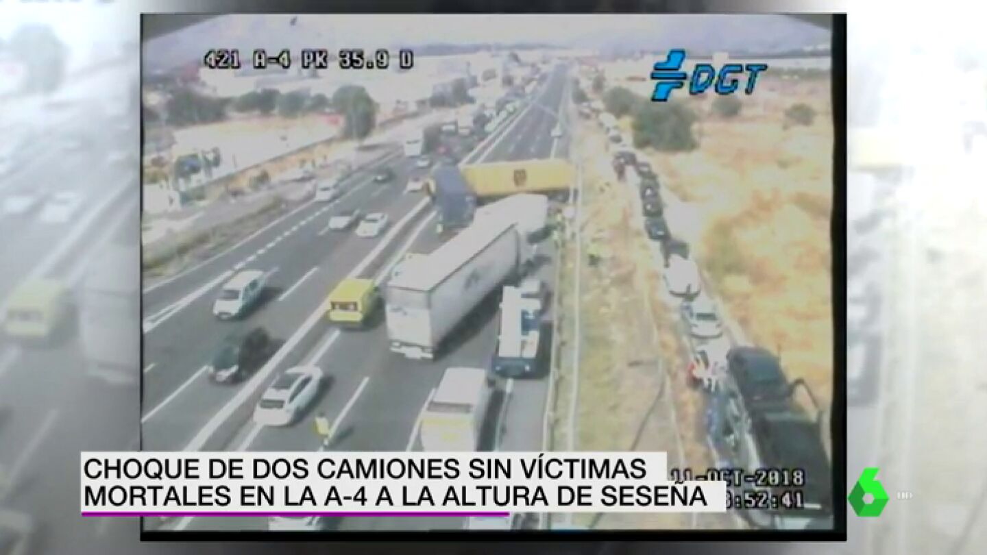 Varios heridos tras el choque de dos camiones en la A-4 a la altura de Sese&ntilde;a