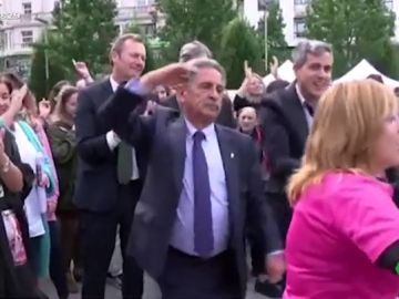 El baile viral y libre de Miguel Ángel Revilla al ritmo de Macacao El baile viral y libre de Miguel Ángel Revilla al ritmo de Macacao