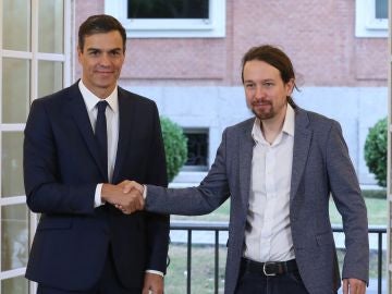 El presidente del Gobierno, Pedro Sánchez (izda), y el secretario general de Podemos, Pablo Iglesias El presidente del Gobierno, Pedro Sánchez (izda), y el secretario general de Podemos, Pablo Iglesias