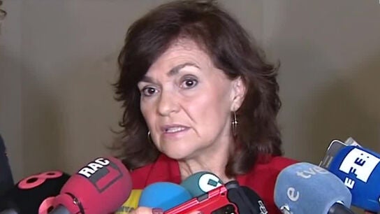 Carmen Calvo habla ante los medios