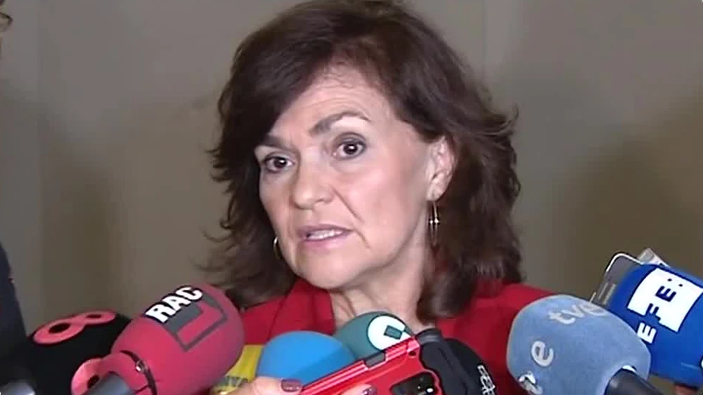 Carmen Calvo habla ante los medios