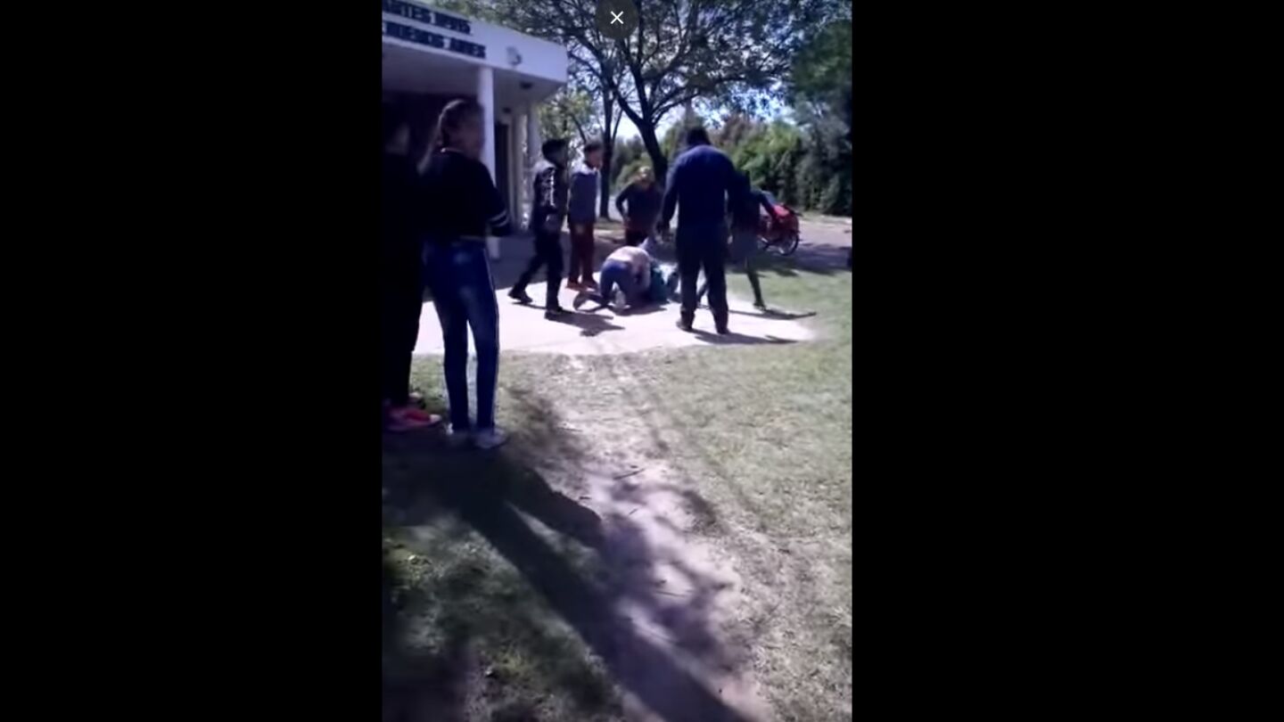 Dos madres se l&iacute;an a pu&ntilde;etazos en plena guarder&iacute;a ante los lloros de sus hijos tras discutir por Facebook