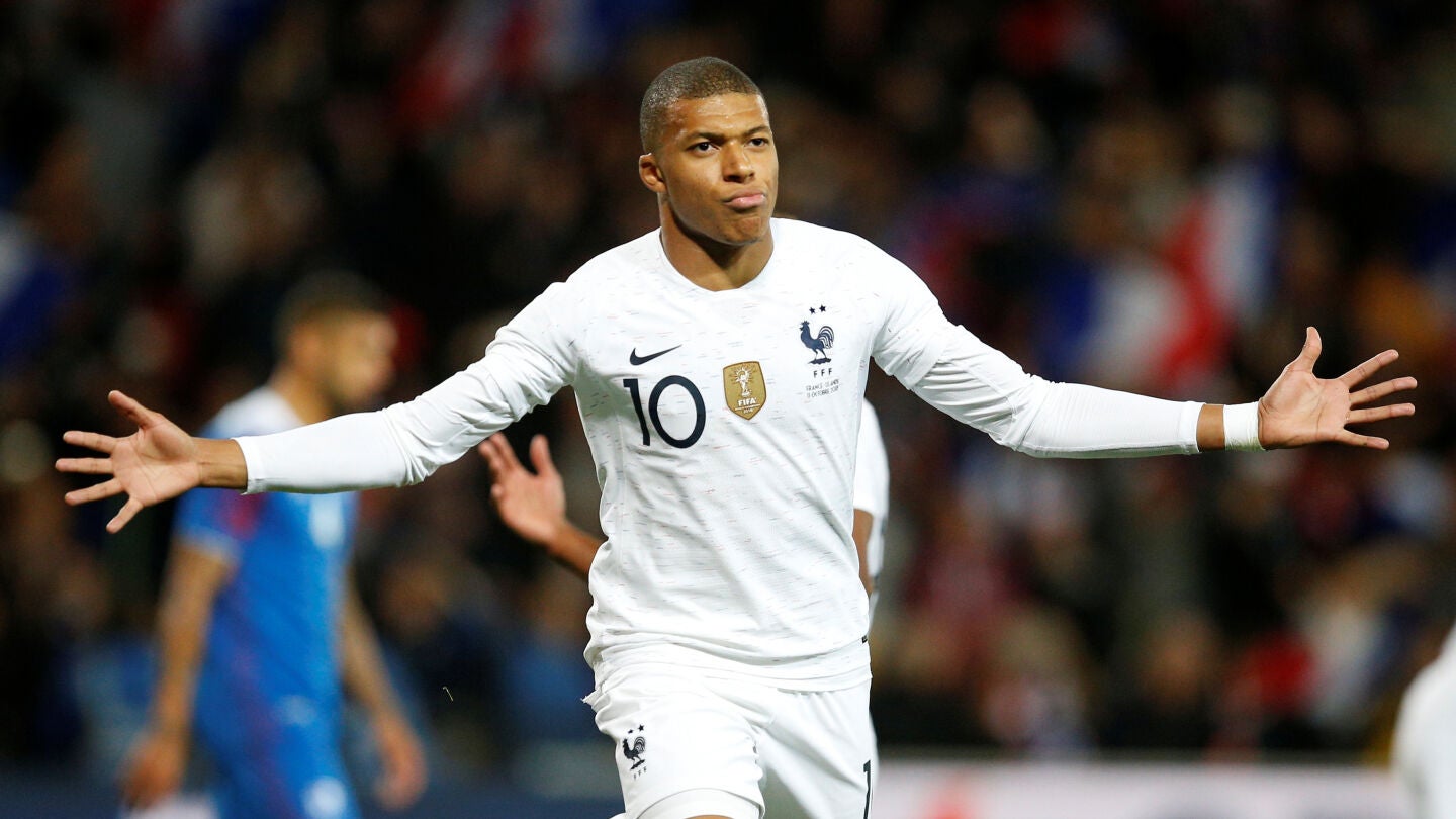 Mbapp&eacute; celebra su gol contra Islandia