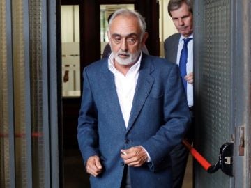 El exdirector de la extinta Fundación Andaluza Fondo Formación y Empleo (Faffe) Fernando Villén tras declarar en el juzgado de Sevilla El exdirector de la extinta Fundación Andaluza Fondo Formación y Empleo (Faffe) Fernando Villén tras declarar en el juzgado de Sevilla