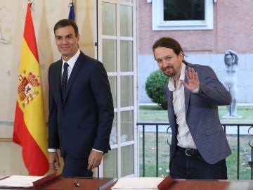 El presidente del Gobierno, Pedro Sánchez, y el secretario general de Podemos, Pablo Iglesias El presidente del Gobierno, Pedro Sánchez, y el secretario general de Podemos, Pablo Iglesias