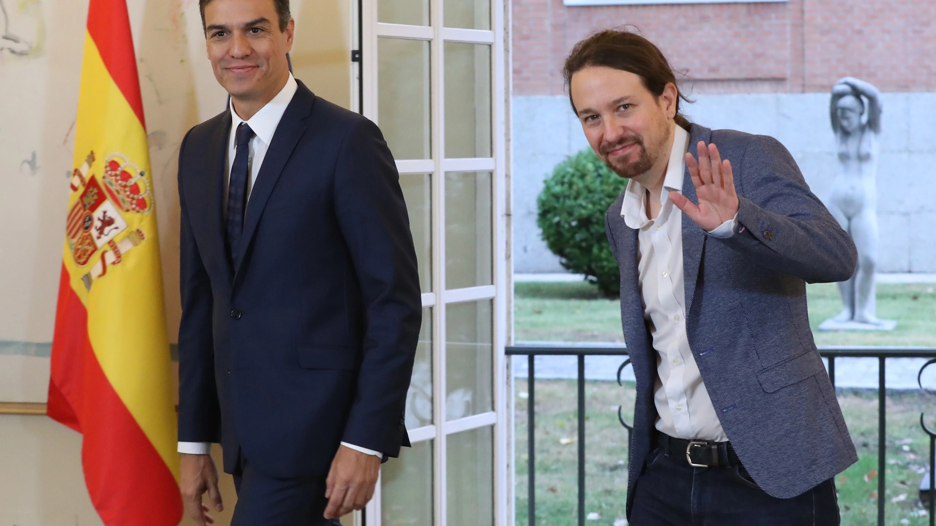 El presidente del Gobierno, Pedro Sánchez, y el secretario general de Podemos, Pablo Iglesias