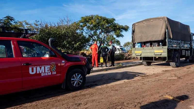 Los equipos de rescate de la Unidad Militar de Emergencias rastrean las zonas afectadas