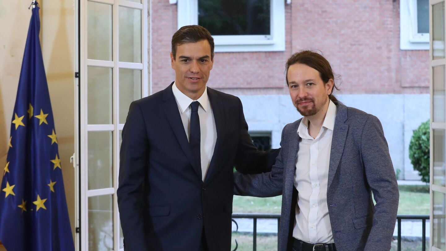 El presidente del Gobierno, Pedro S&aacute;nchez, y el secretario general de Podemos, Pablo Iglesias
