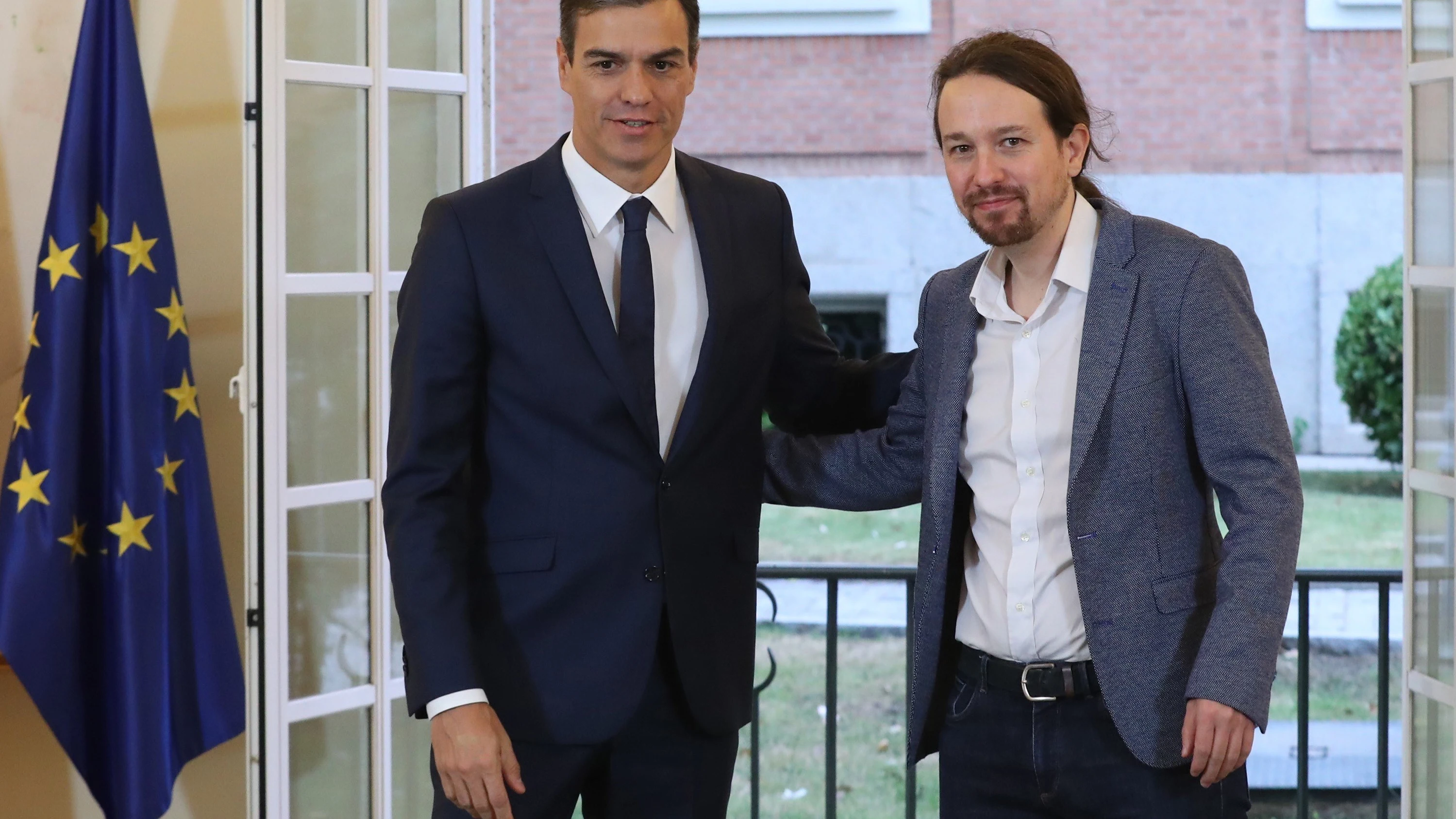 El presidente del Gobierno, Pedro Sánchez, y el secretario general de Podemos, Pablo Iglesias