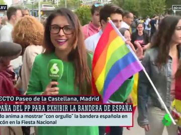 Bandera LGTBI en el desfile de la Fiesta Nacional Bandera LGTBI en el desfile de la Fiesta Nacional