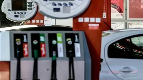 Imagen de archivo de una gasolinera Imagen de archivo de una gasolinera