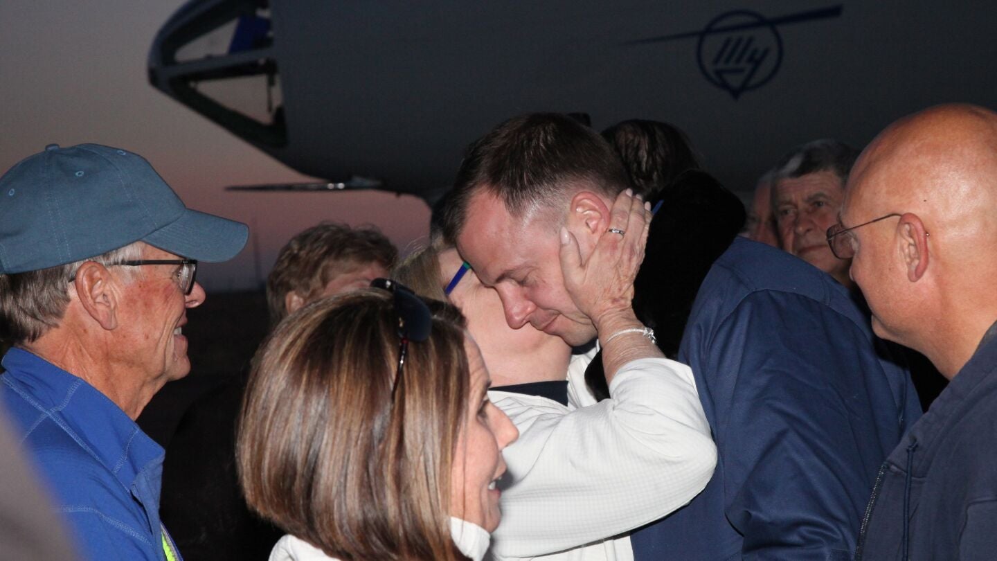Los astronautas de la nave rusa Soyuz ya est&aacute;n con sus familias