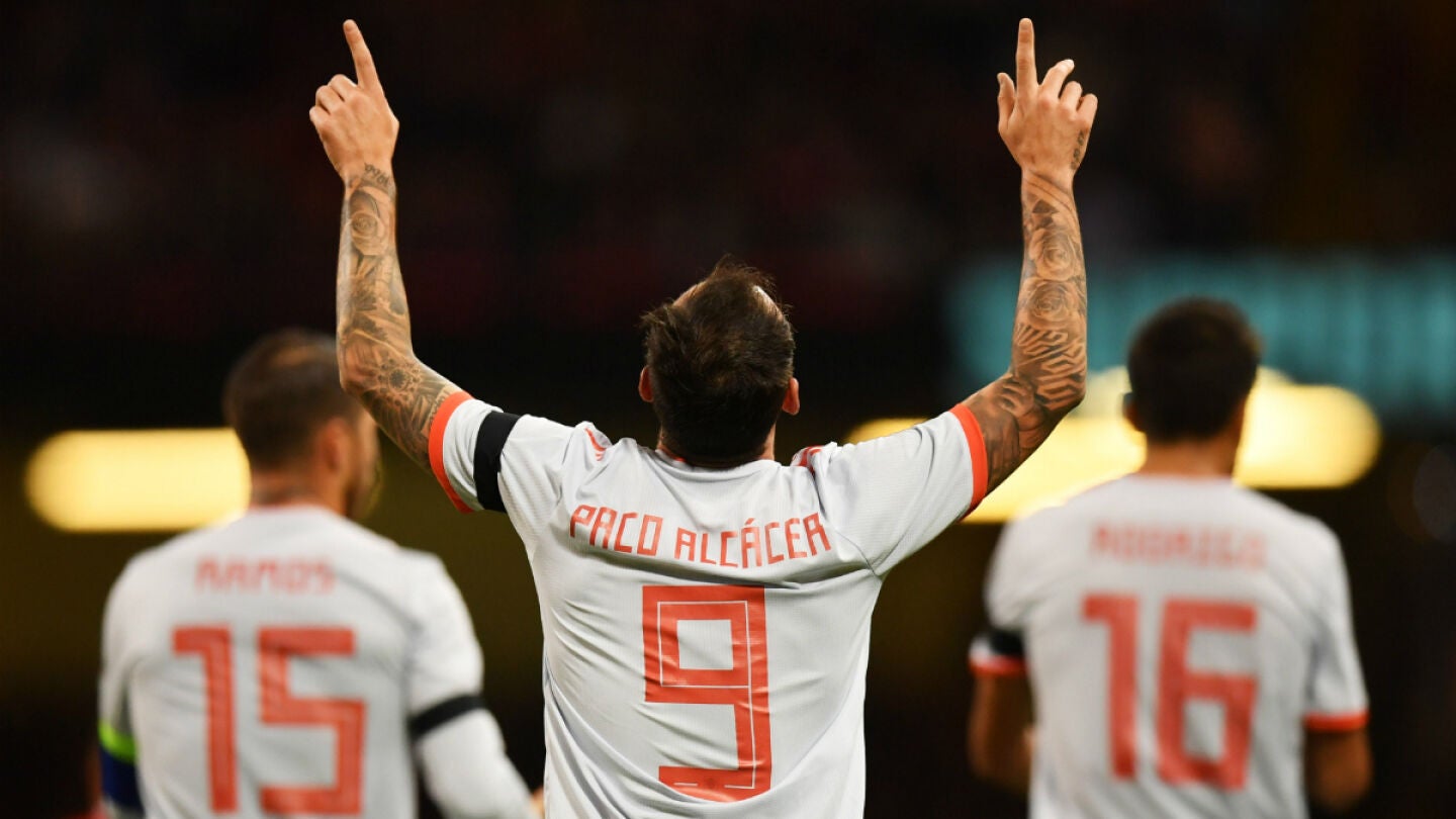Alc&aacute;cer celebra un gol