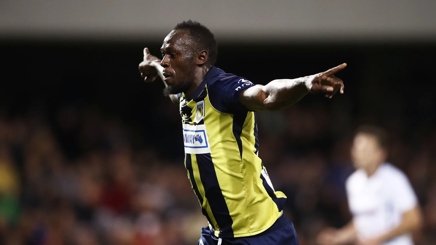 Usain Bolt celebra su primer gol como futbolista profesional Usain Bolt celebra su primer gol como futbolista profesional
