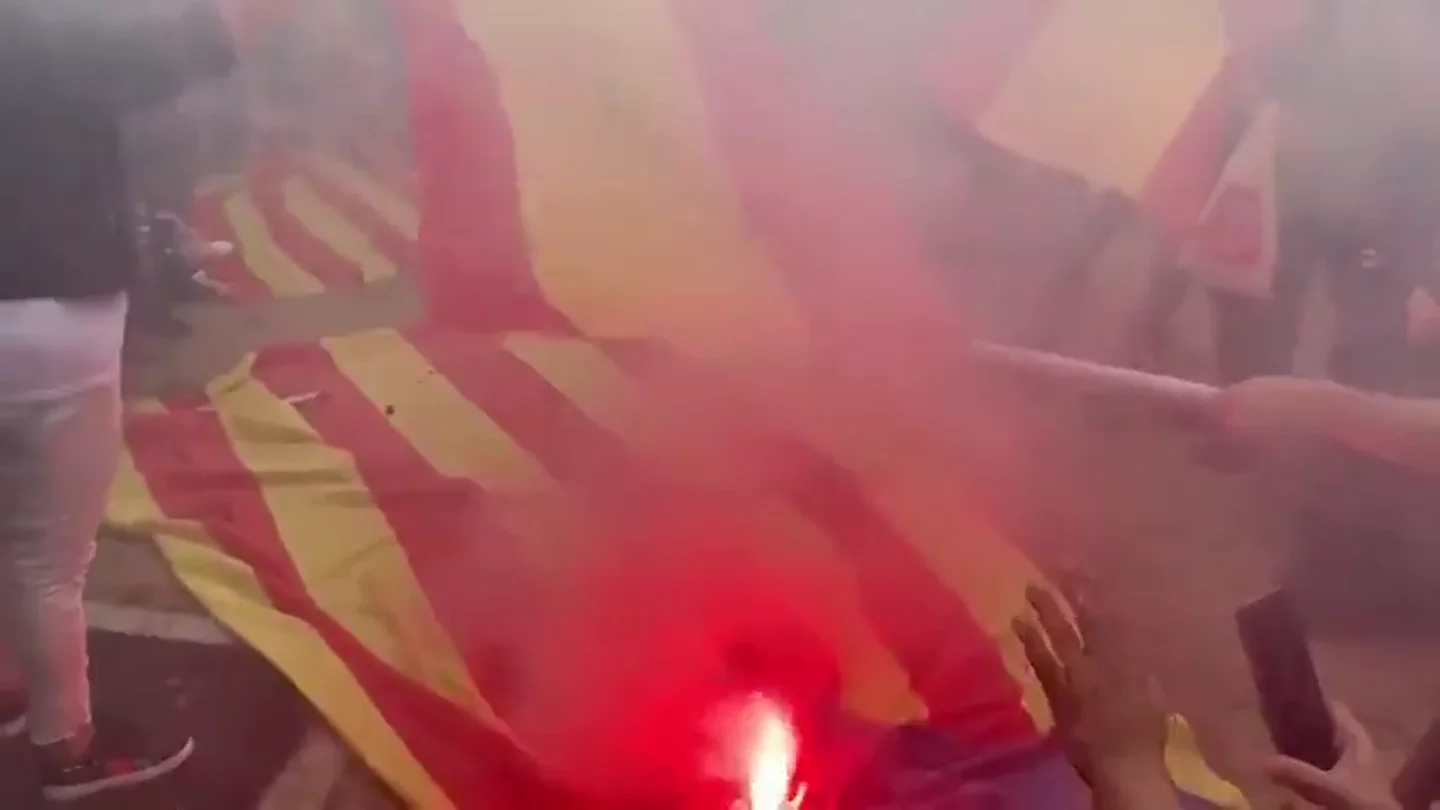Imagen de una estelada quemada por miembros de la Falange Imagen de una estelada quemada por miembros de la Falange