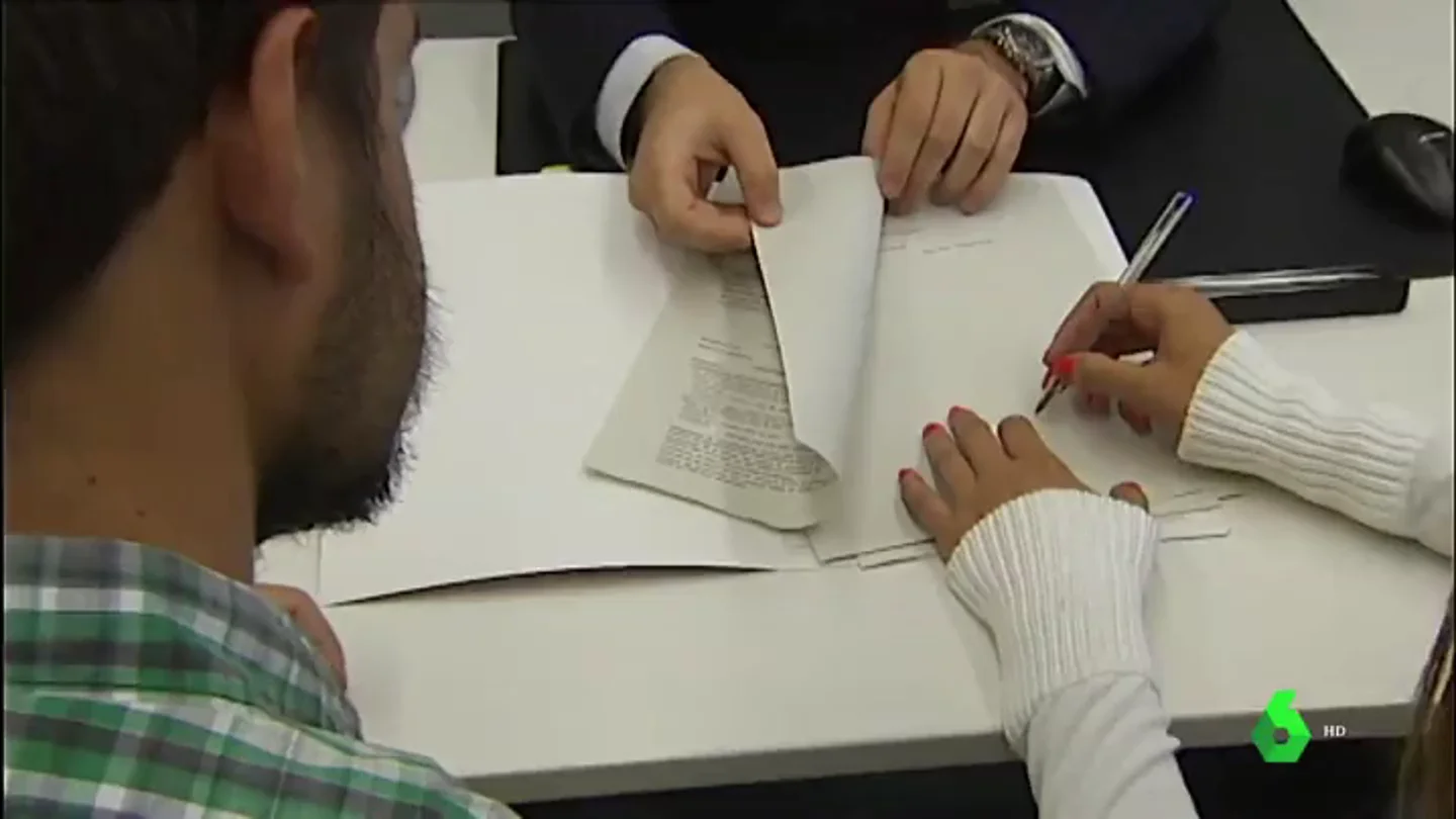Hipotecas paralizadas e incertidumbre en las notarías: así está afectando la decisión del Supremo sobre las hipotecas Hipotecas paralizadas e incertidumbre en las notarías: así está afectando la decisión del Supremo sobre las hipotecas